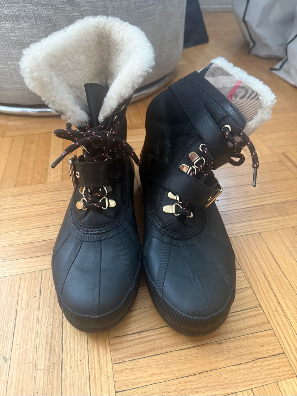 Burberry suede shearling & Check Duck Boot Black One Strap Missing Sz 40